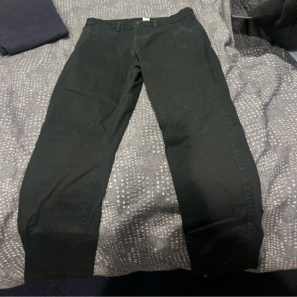 Gap Men’s Athletic Khaki Pant